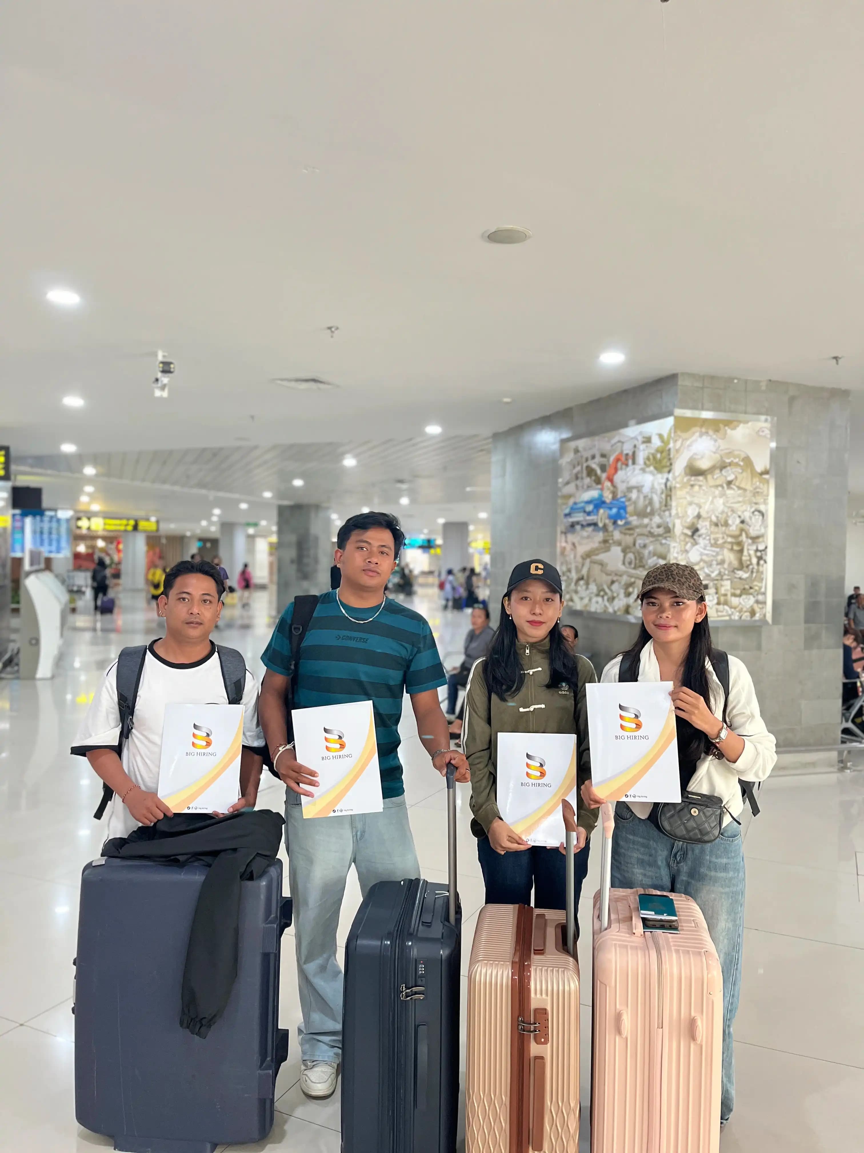Big Hiring candidates travelling with luggage for international placements